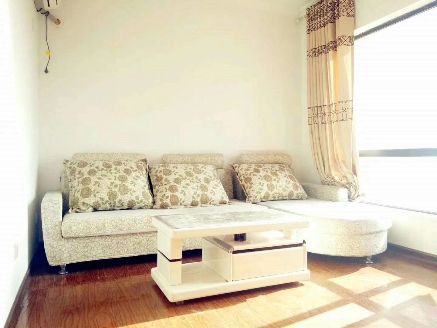 長沙90平米現(xiàn)代簡約風格客廳裝修效果圖