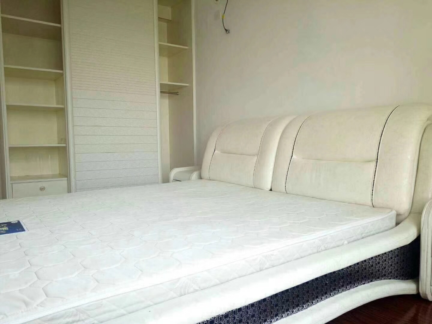 長沙90平米現(xiàn)代簡約風格主臥效果圖