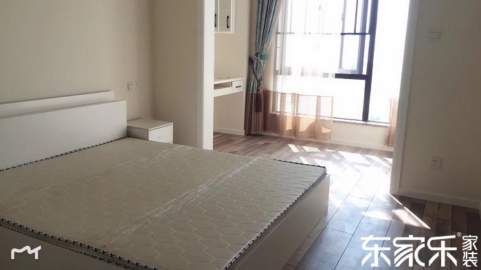 小戶(hù)型現(xiàn)代簡(jiǎn)約臥室裝修效果圖